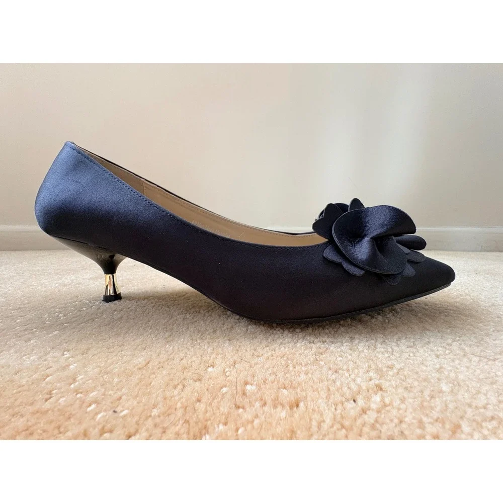 Amanda DiLaurie Black Satin Pointed Toe Kitten Heel Embellished Flower   Sz‎ 10M